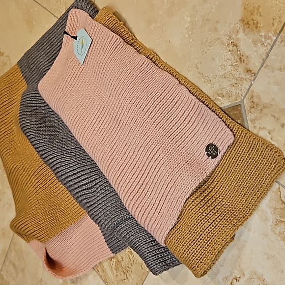 Rock Flower Paper Chelsea Scarf & Beanie - Picture 3 of 3